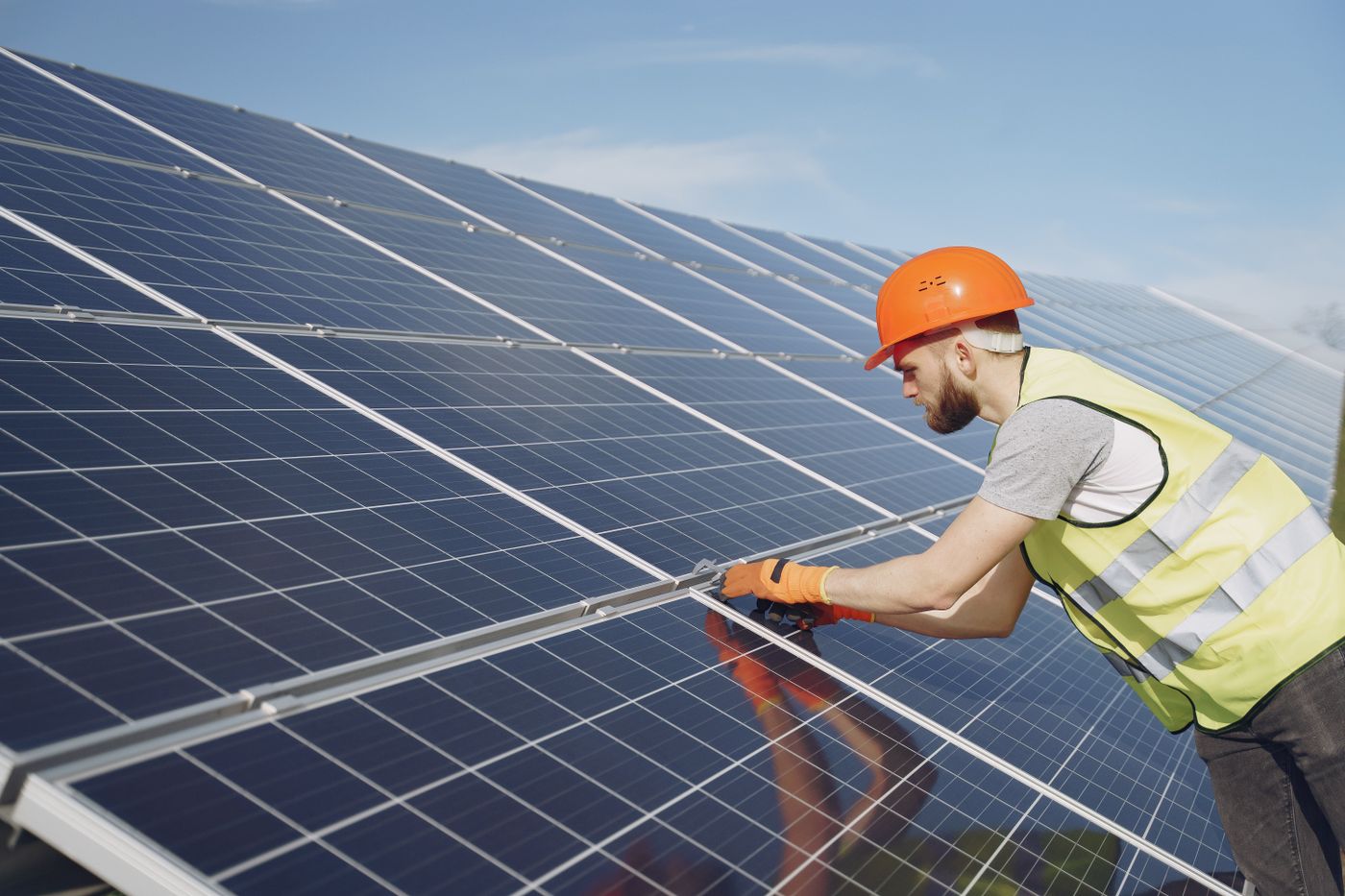 Solar panel bakım ve teknik servis çalışması