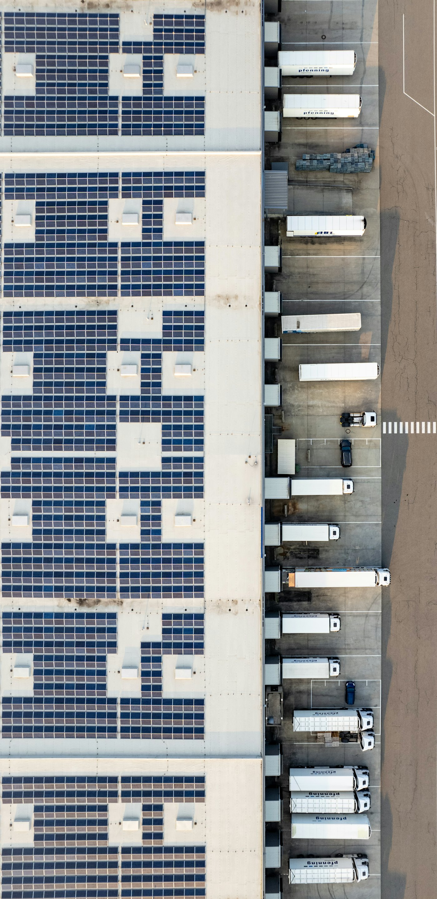 Solar panelli endüstriyel depo